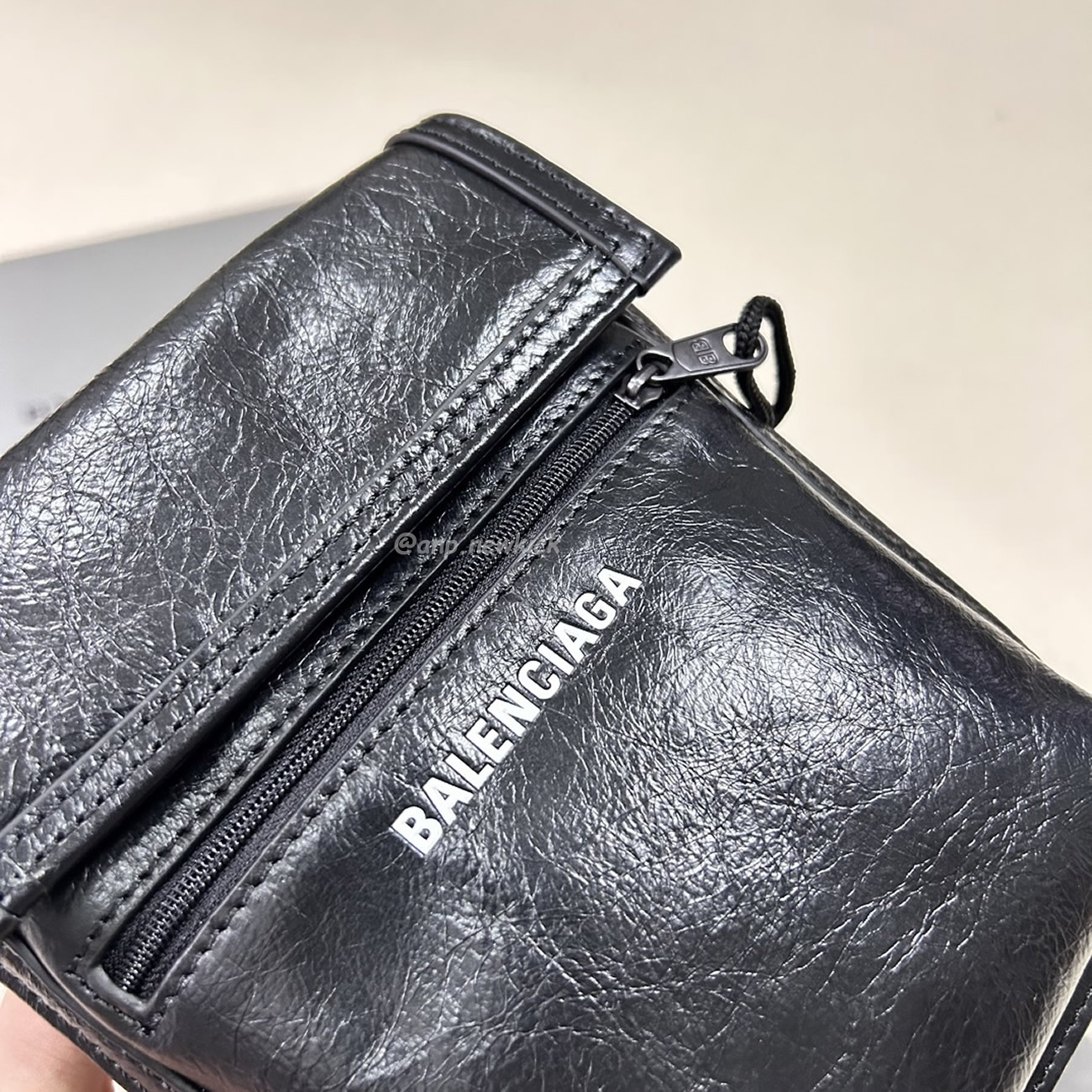 Balenciaga Explorer Arena Cracked Leather Messenger Bag Black (10) - www.newkick.vip